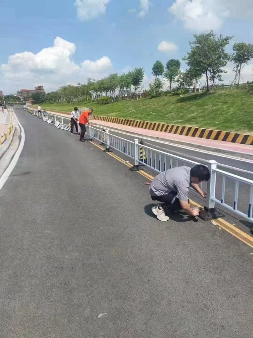 道路隔离护栏