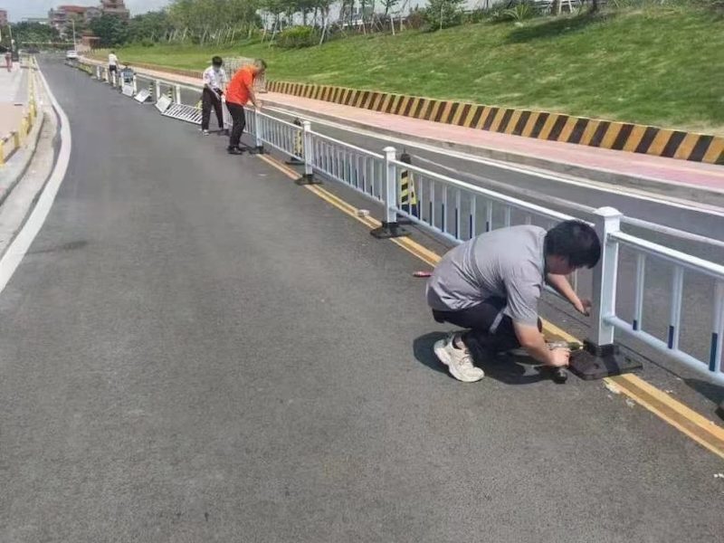 道路隔离护栏
