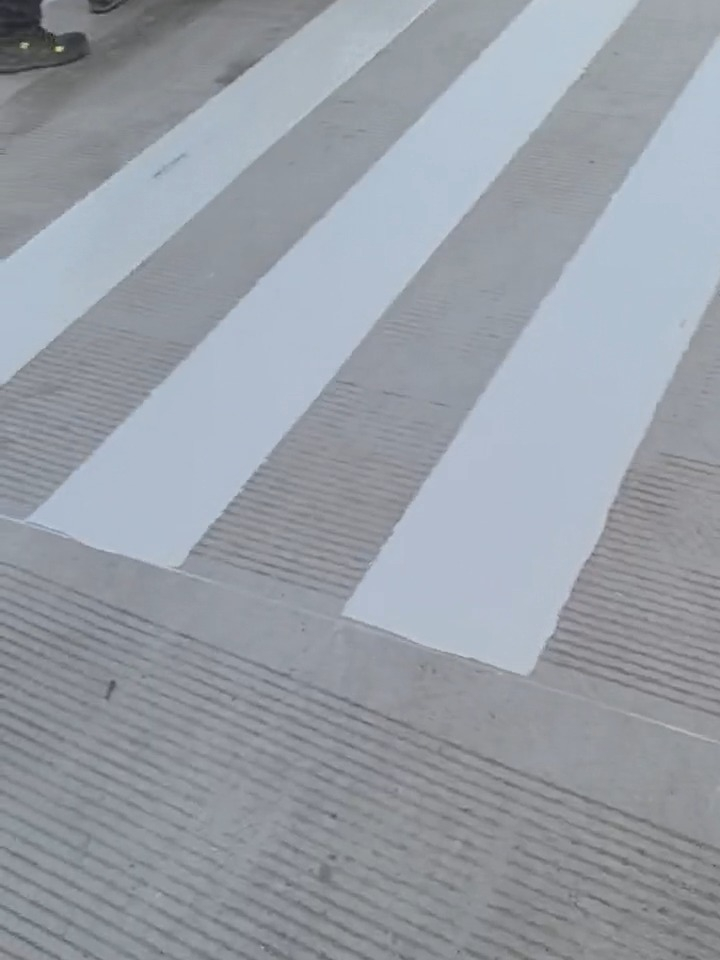路面划线