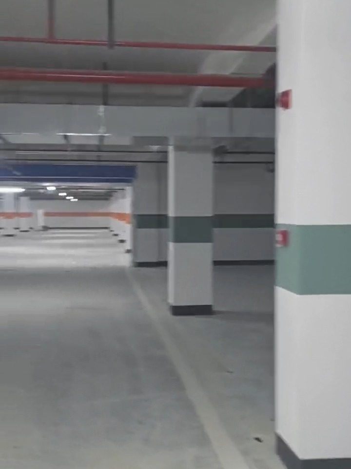 地下车库划线