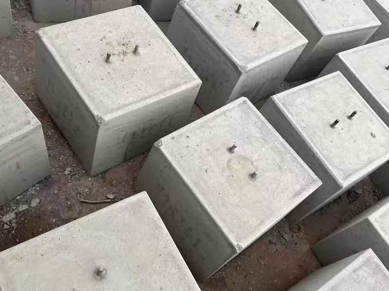 水泥隔离墩