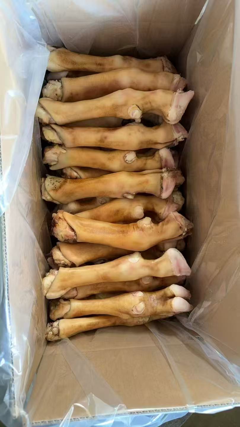 庞氏牛羊肉厂区火烧羊蹄加工