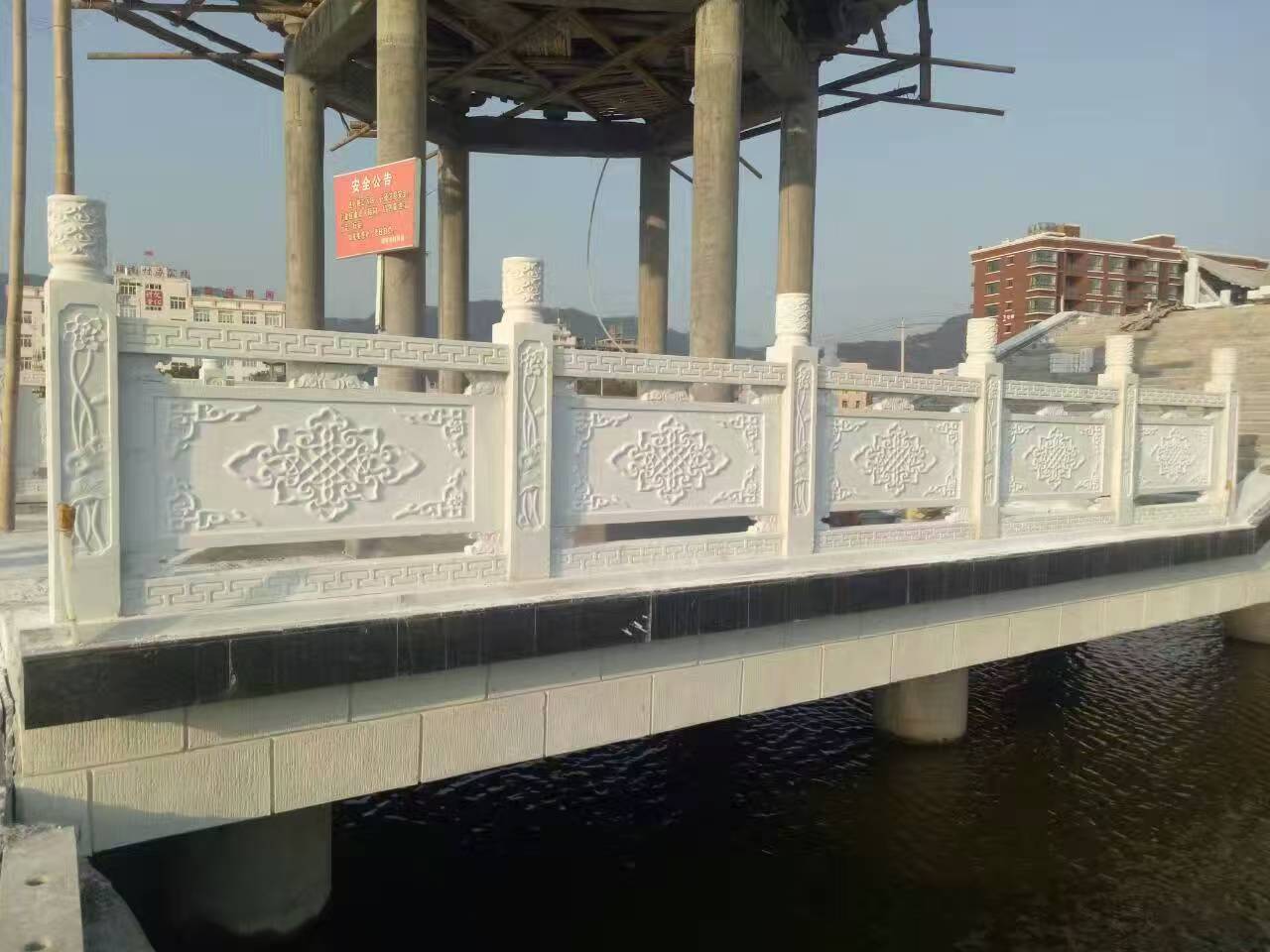桥梁护栏设计标准与安全性能要求