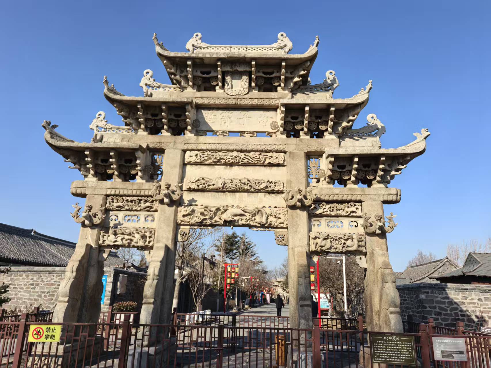 德宏瑞丽市仿古石牌楼定制：传统建筑元素的当代应用案例