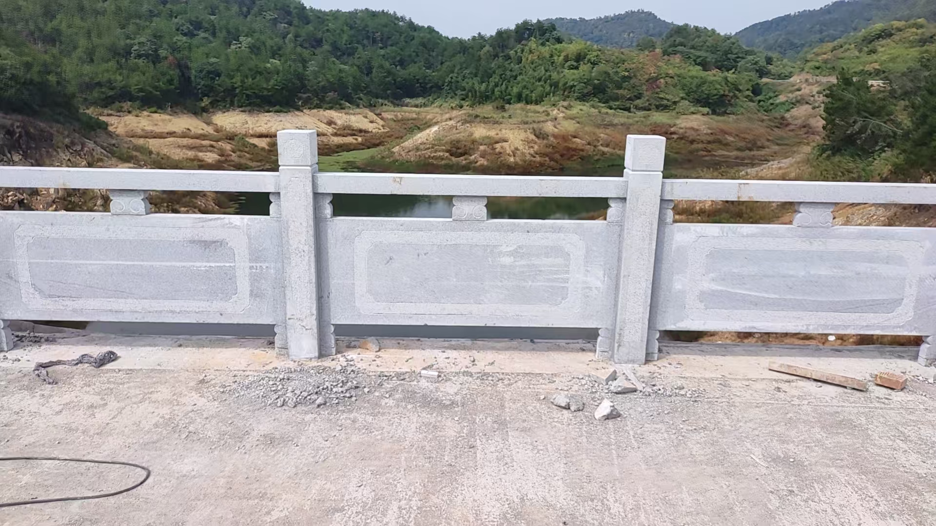 岳阳市汨罗市石材护栏多少钱一米？桥梁护栏报价明细