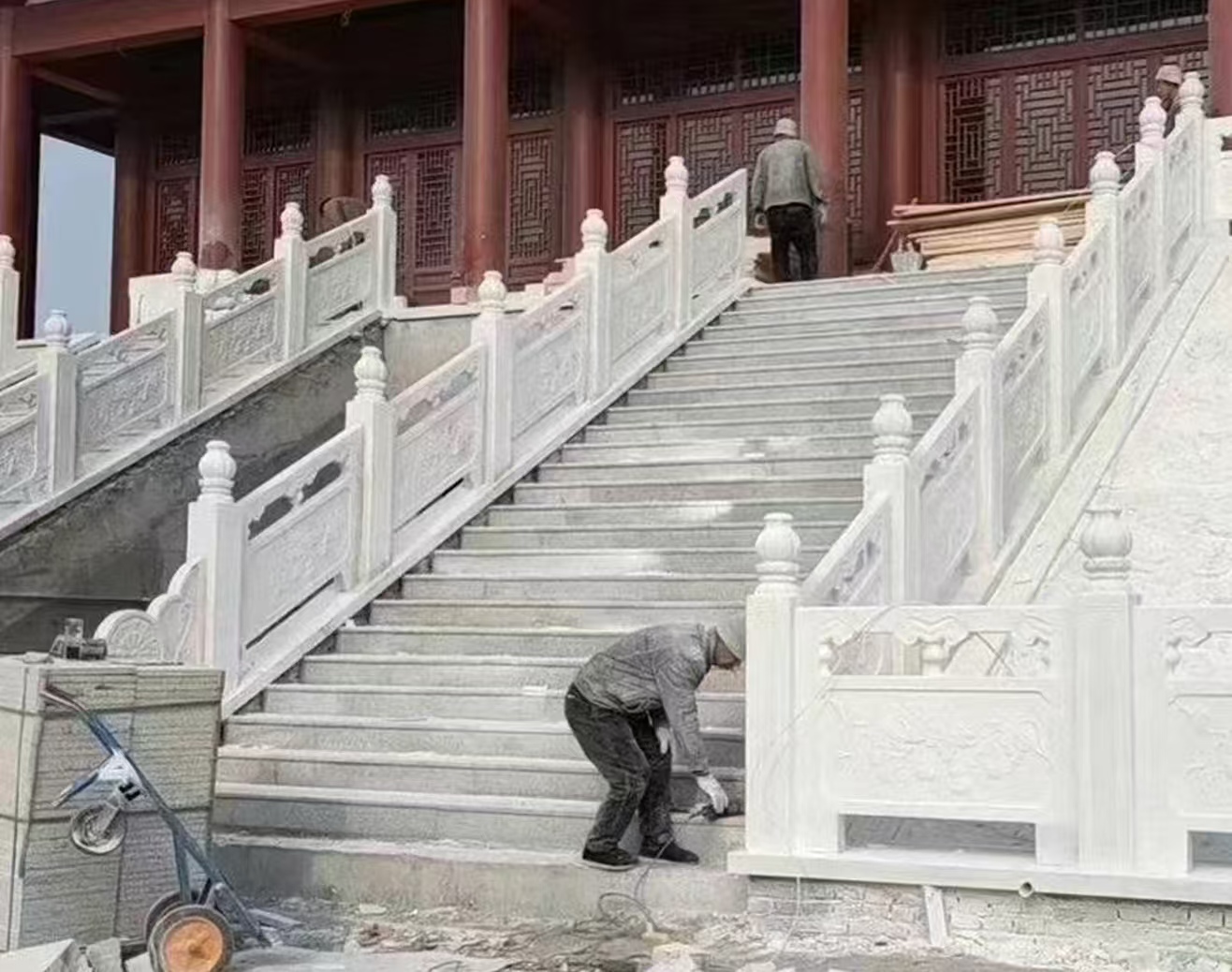 寺庙汉白玉护栏：宗教场所装饰首选