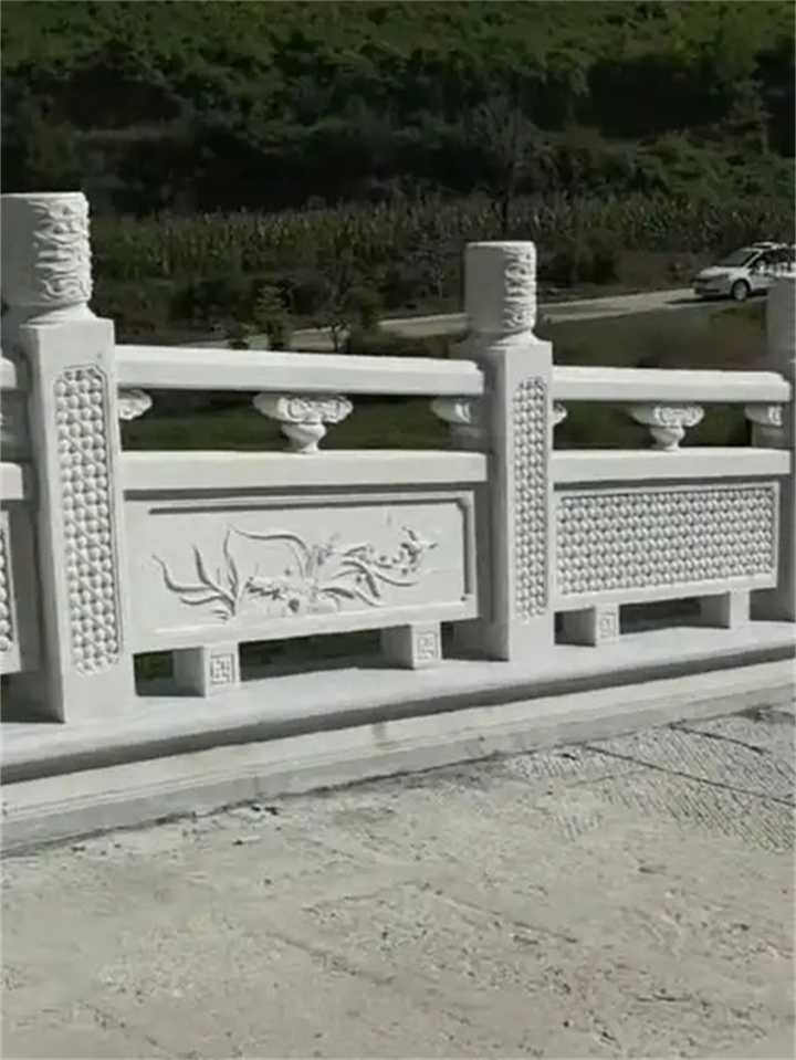 园林汉白玉栏板定制：传统石雕工艺的现代应用