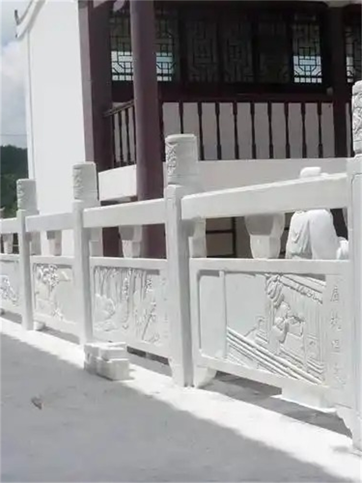岳阳市云溪区青石栏杆定制厂家排名：传统雕花工艺与现代设计结合