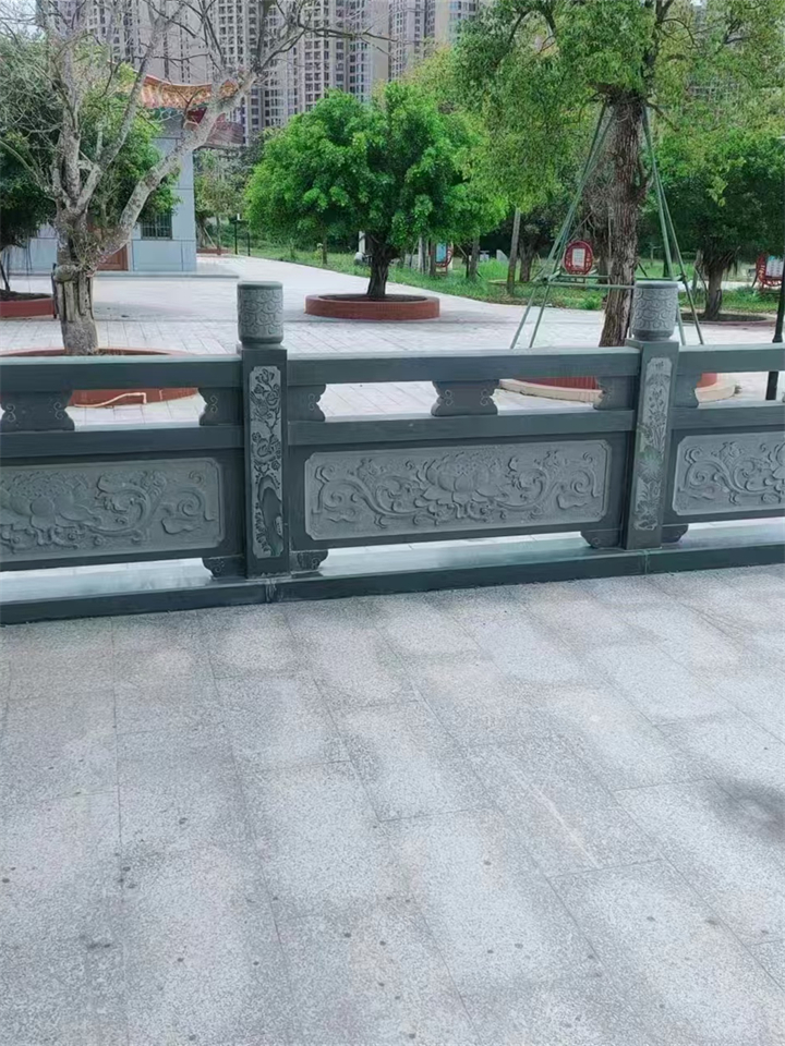 广东省青石栏杆定制，复古风格提升建筑整体美感