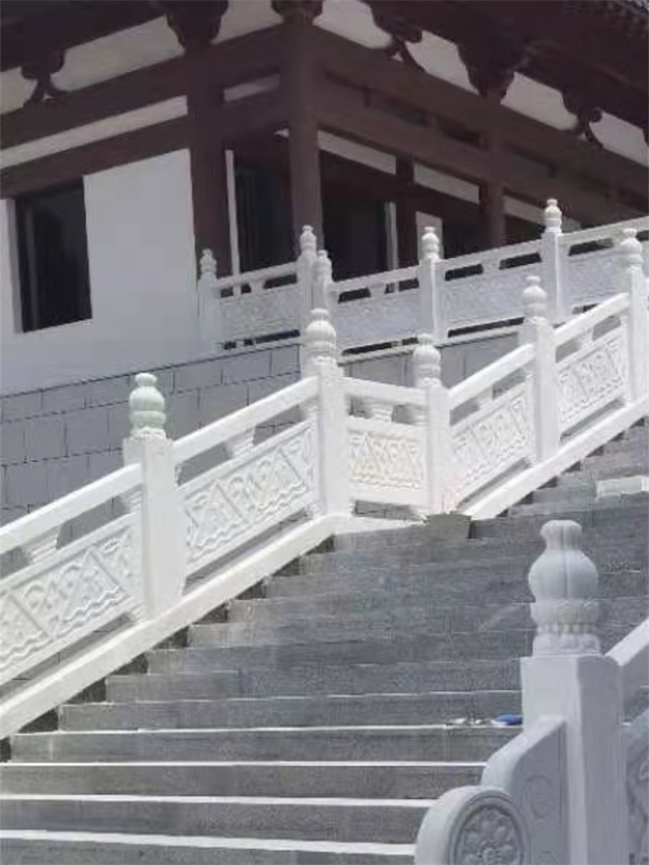 园林石雕栏杆定制，莲花柱头汉白玉护栏