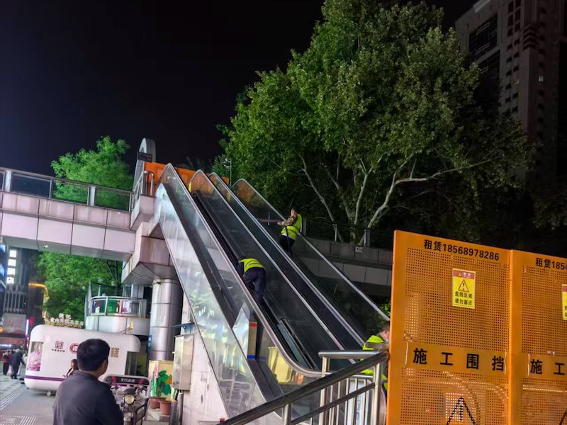 电梯回收作业现场