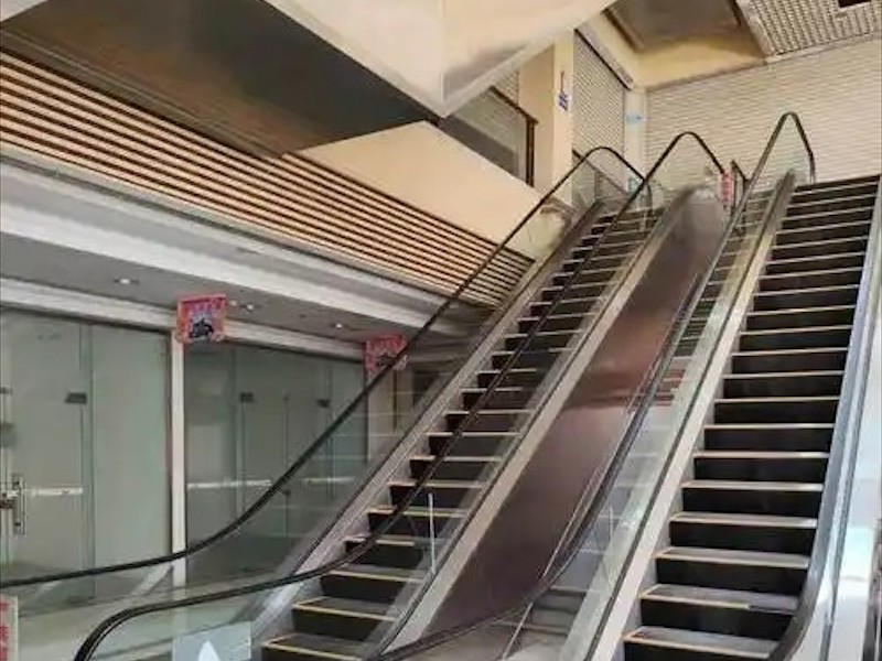 商场扶梯回收作业现场
