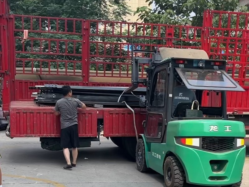 专业电梯拆除回收现场