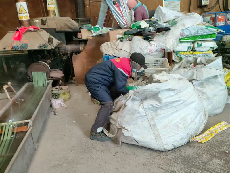 编织袋回收处理现场