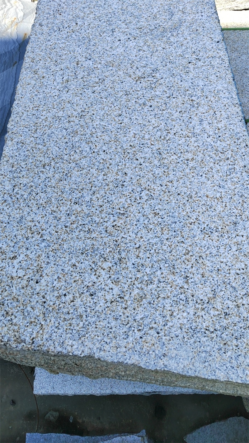 西双版纳勐腊县芝麻灰花岗岩火烧板：天然石材的优势解析
