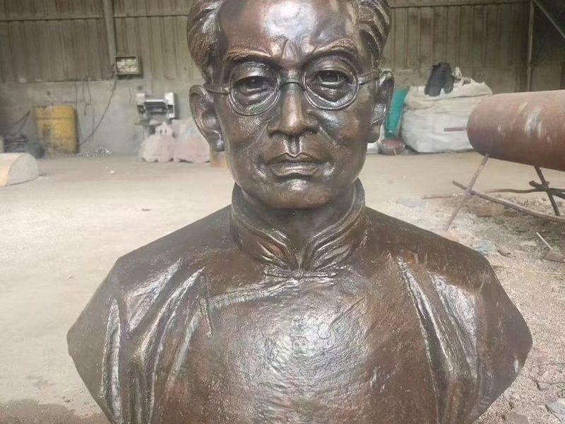 铸铜人物雕塑