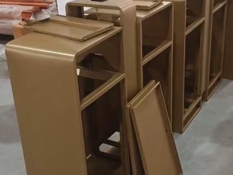 学校垃圾桶
