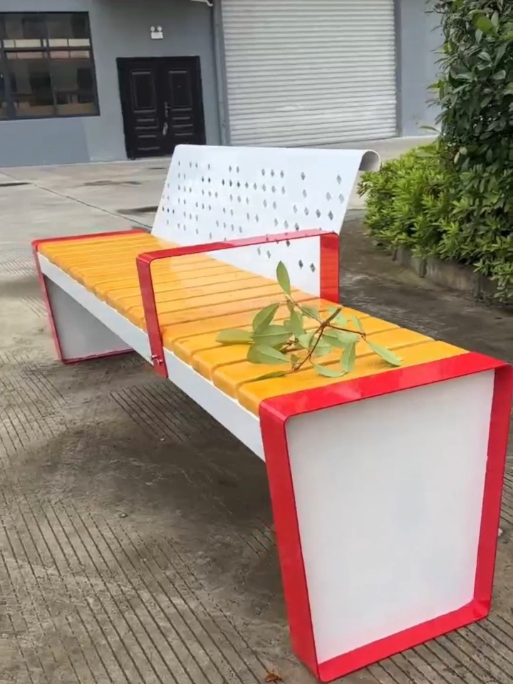 林芝市花园长椅