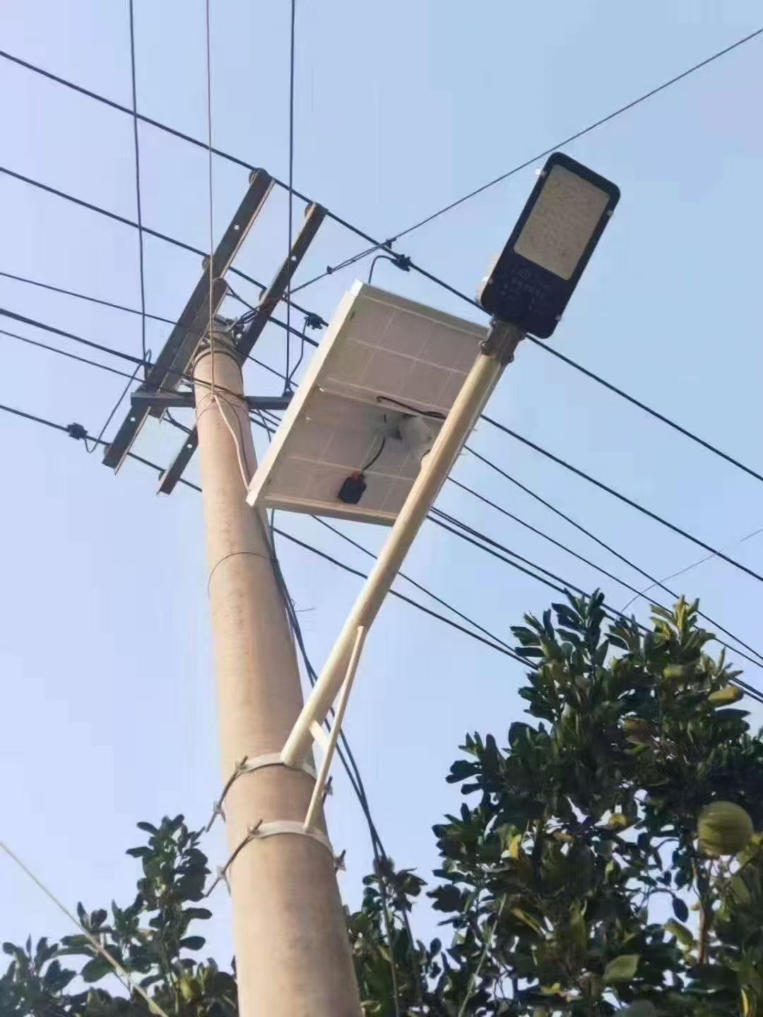 高杆灯安装案例：提升城市主干道照明效果