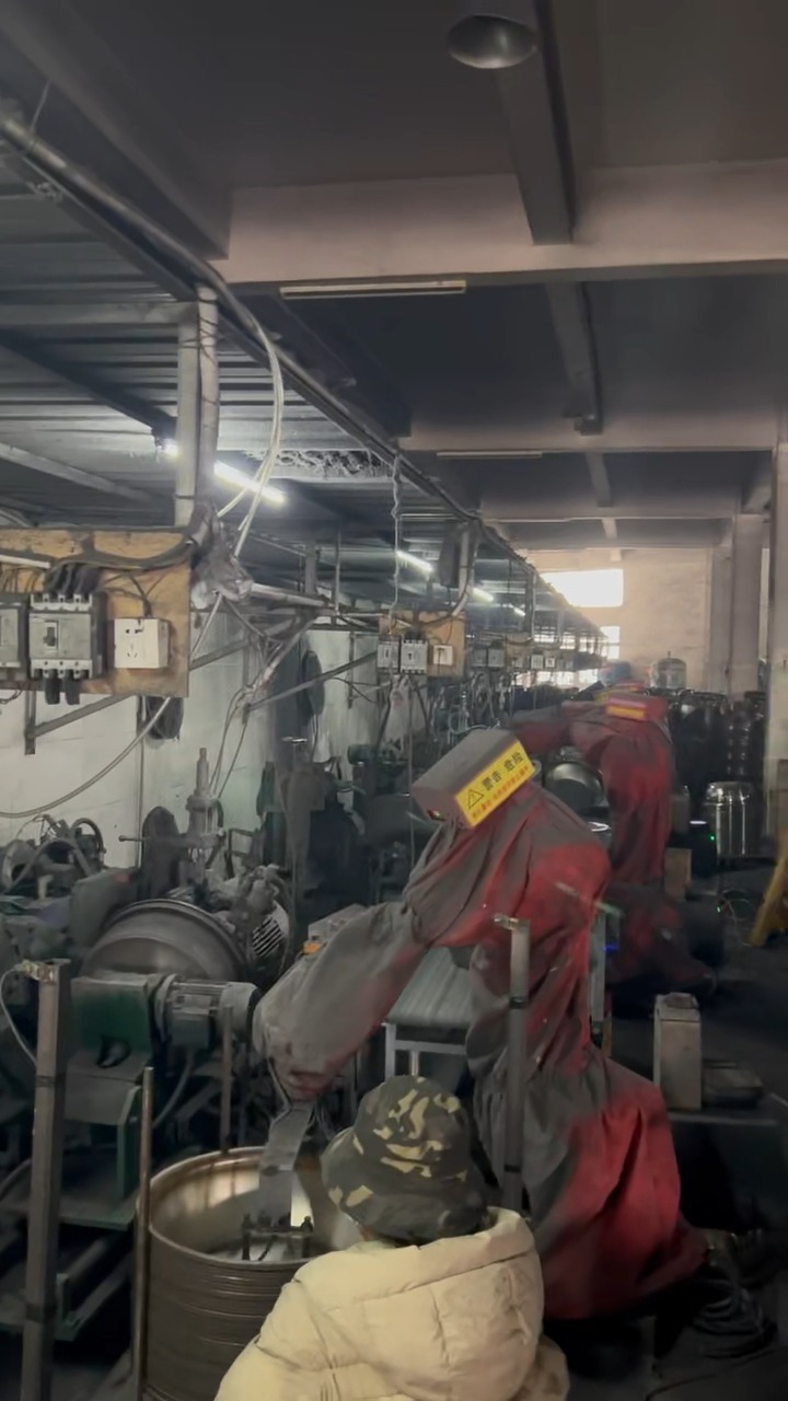 家具喷涂机器人在阳江市阳春市定制家具厂的实际应用效果