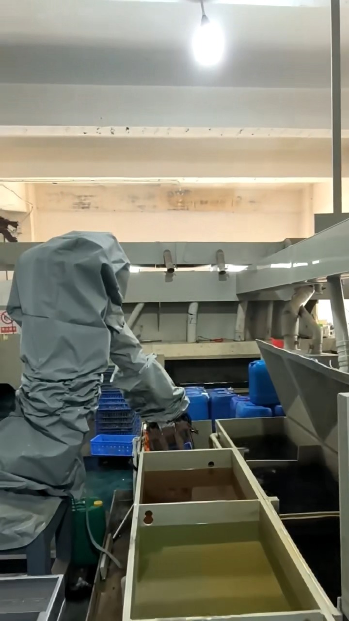 六轴喷涂机器人优势：灵活应对复杂工件喷涂