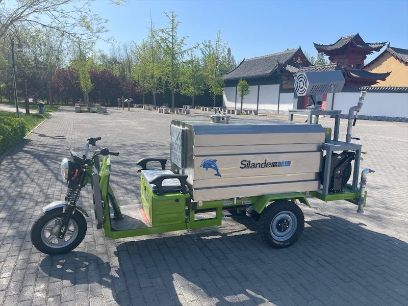 电动雾炮洒水车
