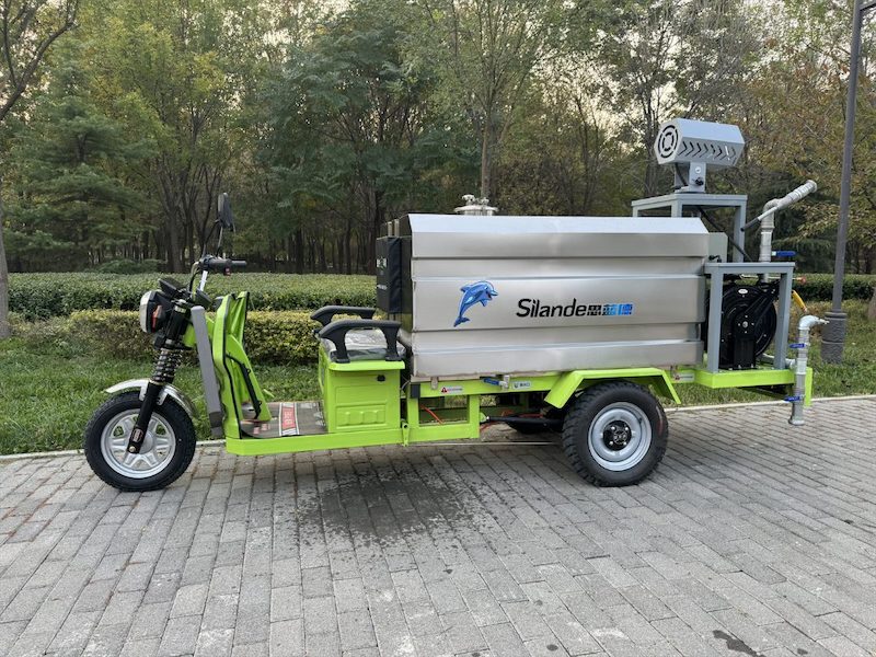 小型电动洒水车