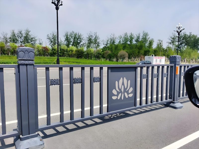 道路中间隔离护栏