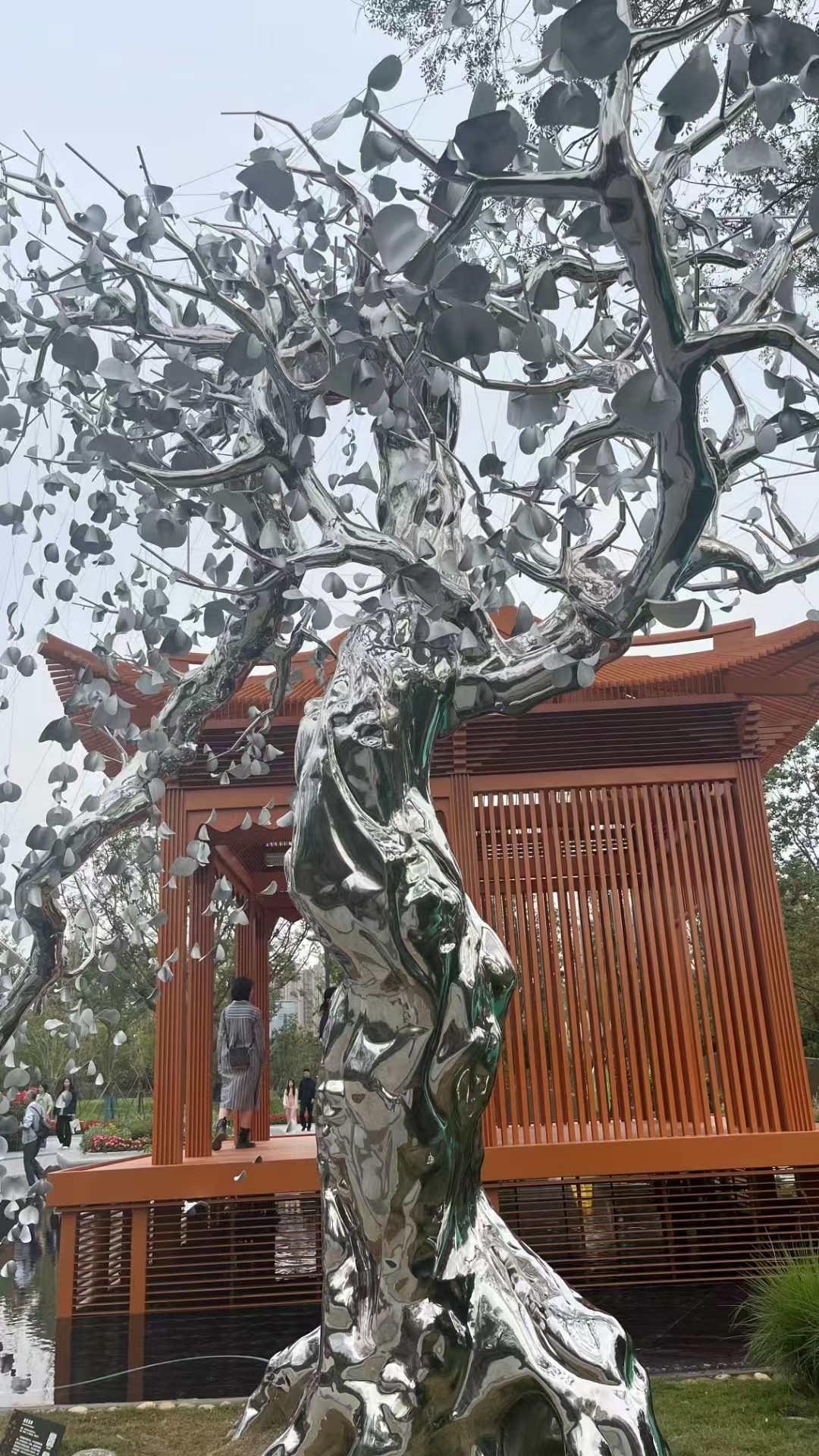 形体不锈钢雕塑