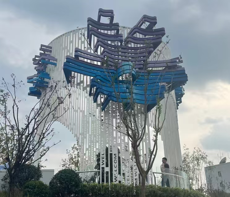 百色市形体不锈钢雕塑