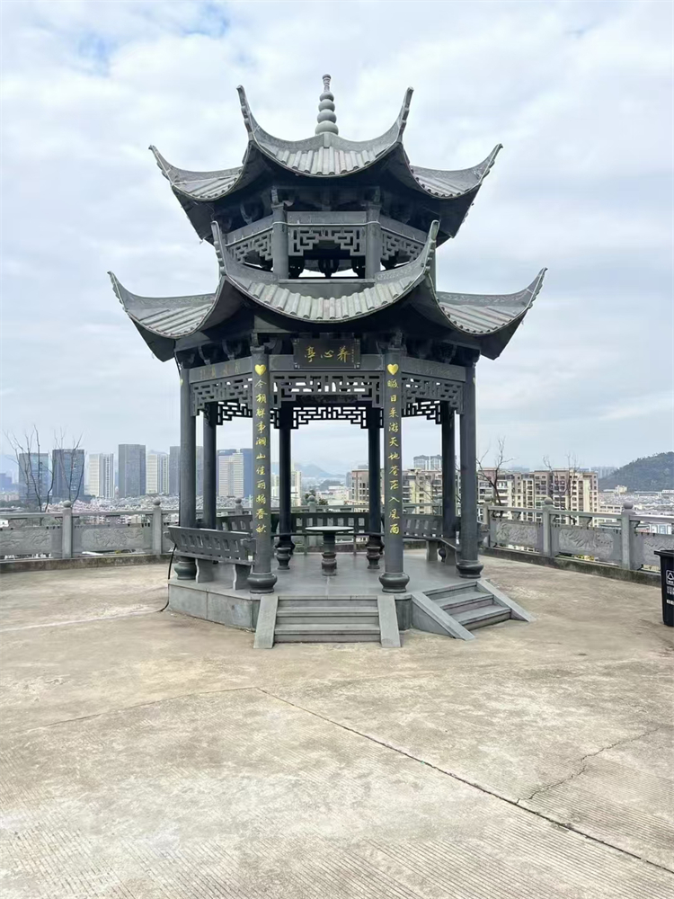 白山市青石亭子