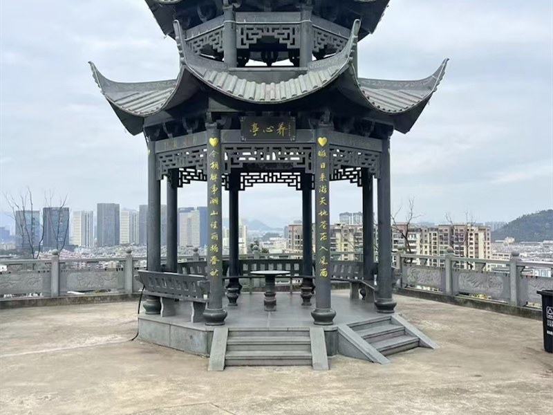 白山市青石亭子