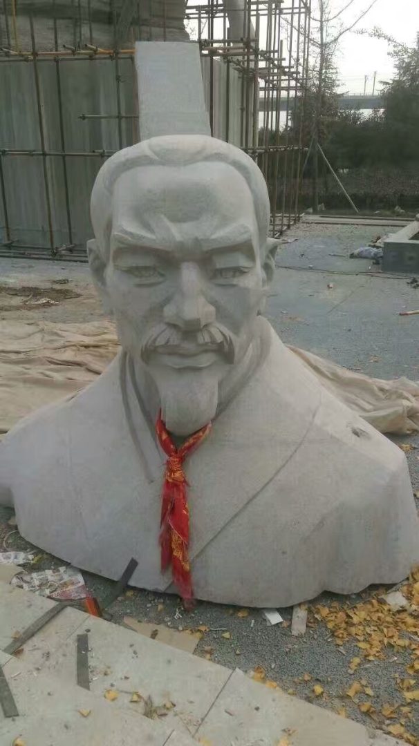 可克达拉市铜雕人像