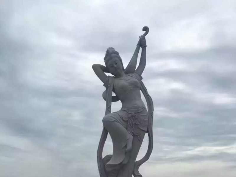 可克达拉市石雕人像