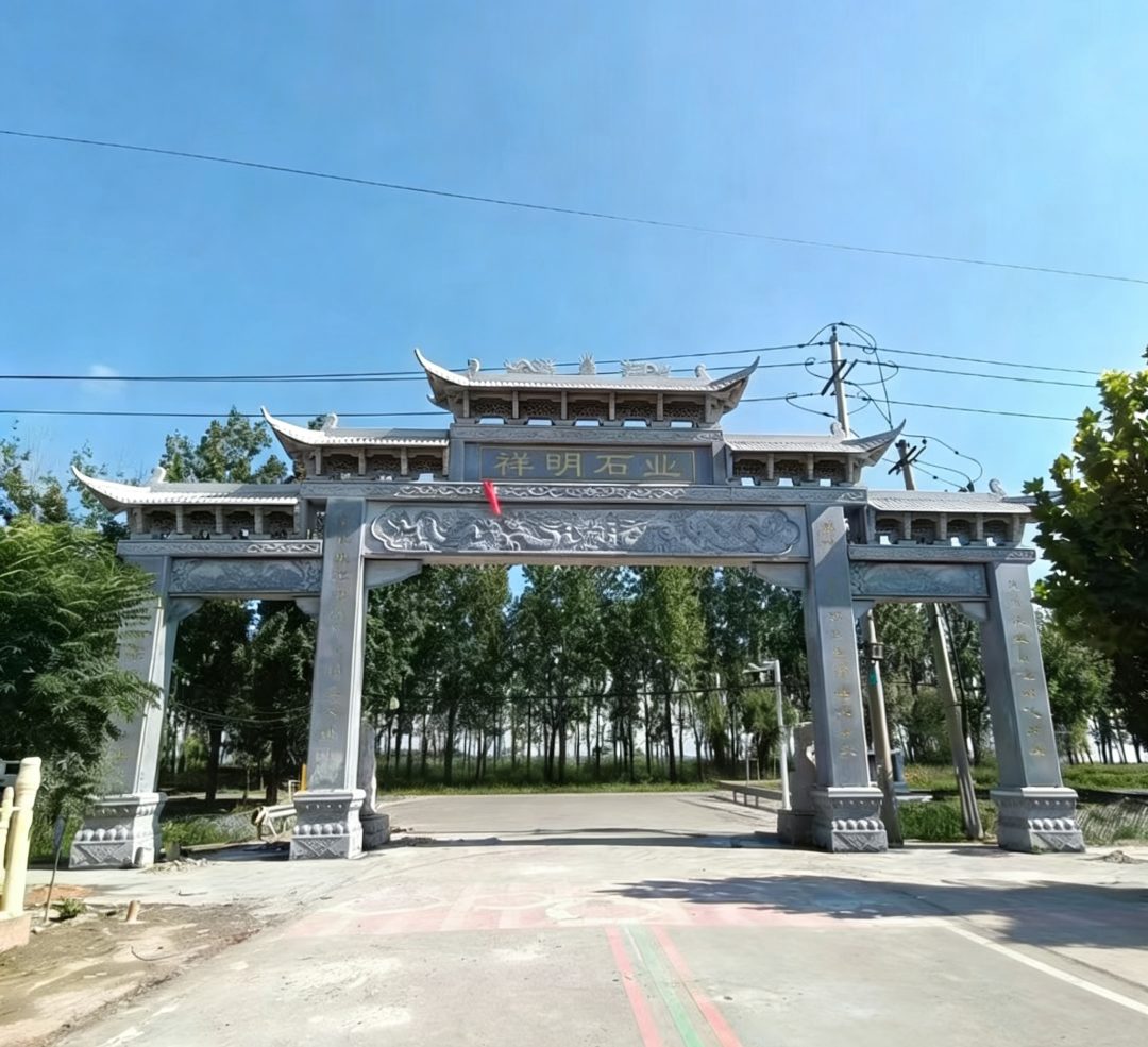 可克达拉市石牌楼
