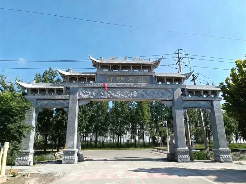 可克达拉市石牌楼
