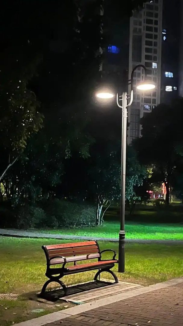 校园路灯