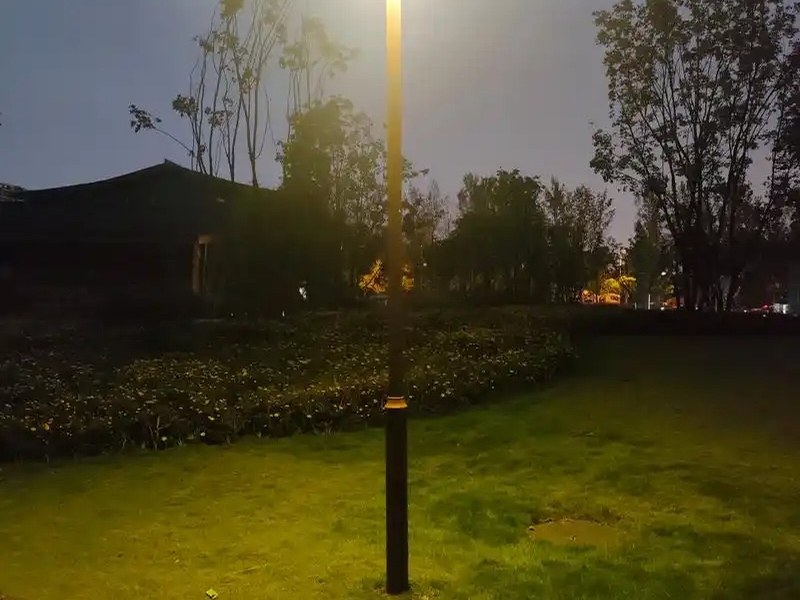 海螺臂太阳能路灯