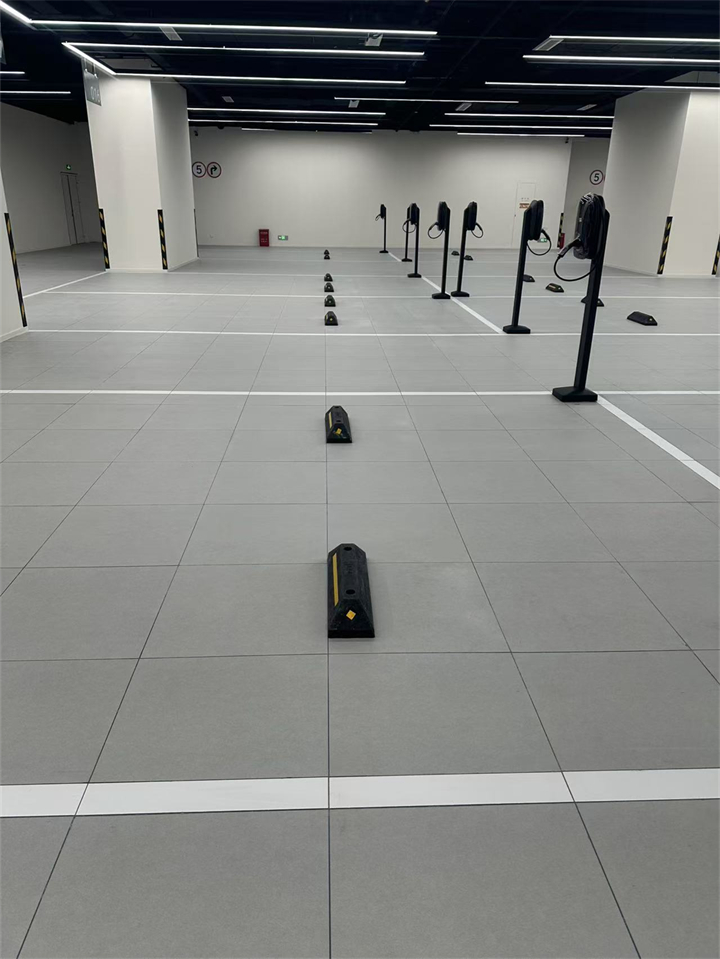 双鸭山市地下车库划线