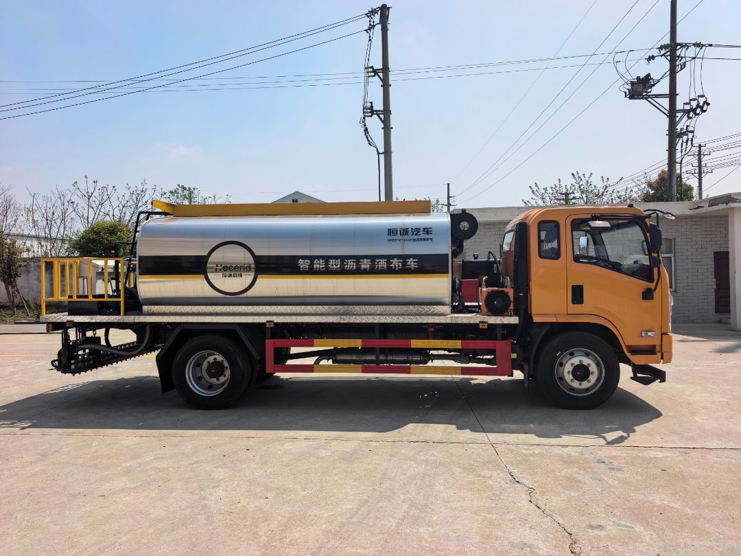 沥青洒布车