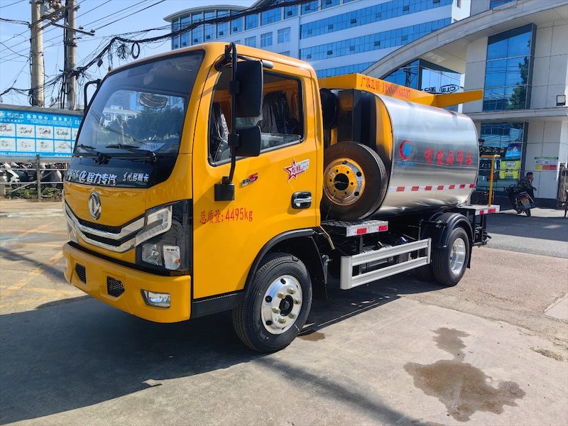东风5吨沥青撒油车