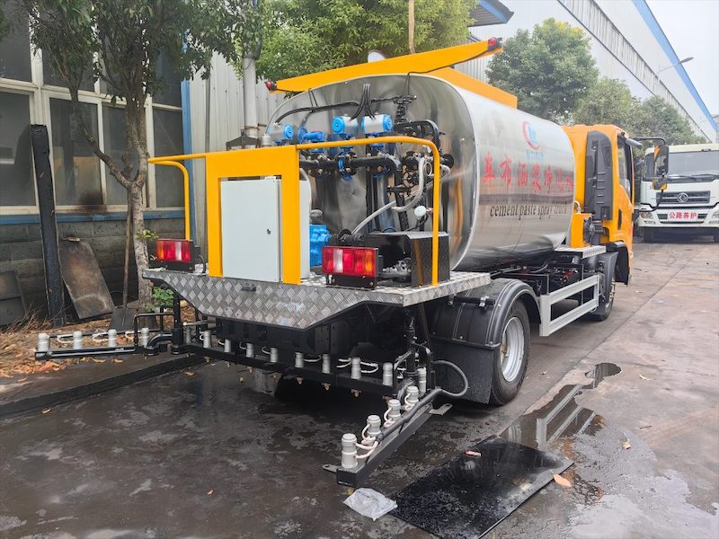 沥青洒布车