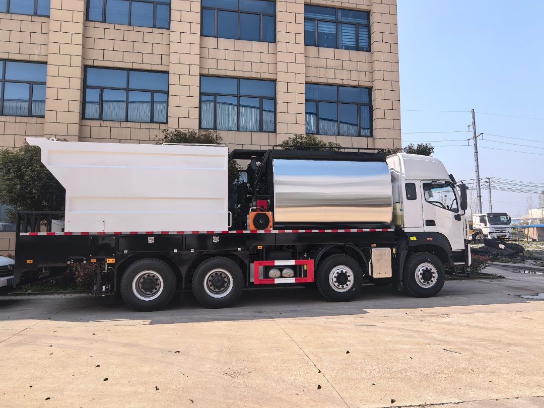 同步碎石封层车