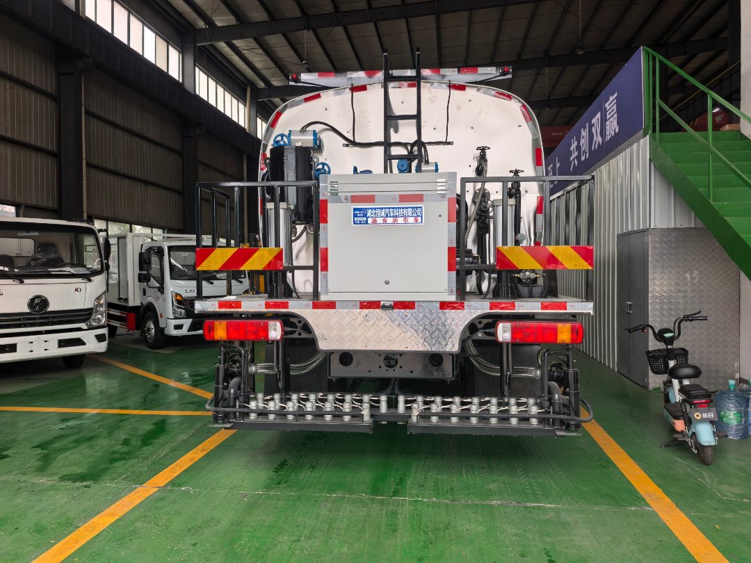 沥青撒油车