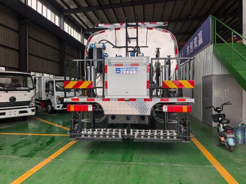 沥青撒油车