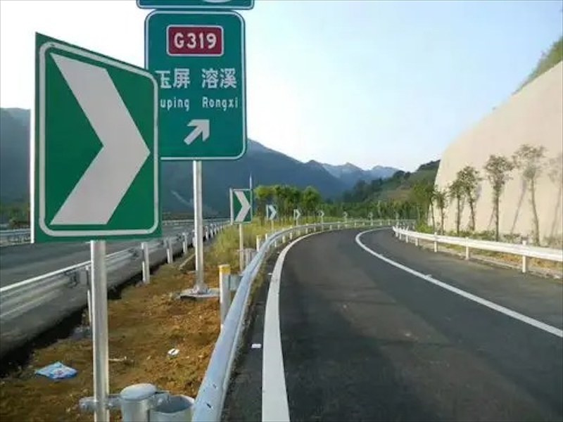 兰州市前方道路施工标牌