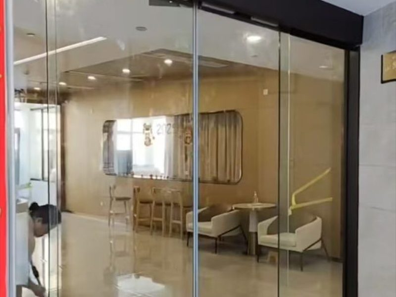 河池市电动玻璃门感应门
