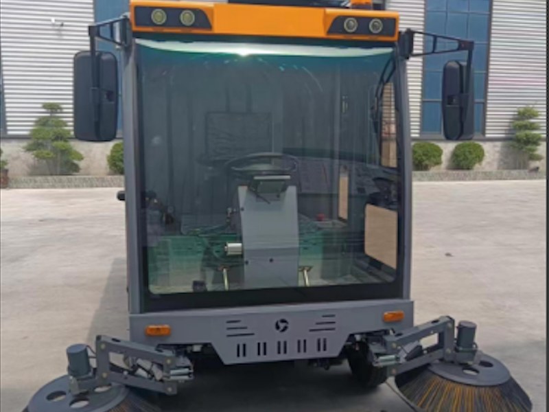 超市扫地车
