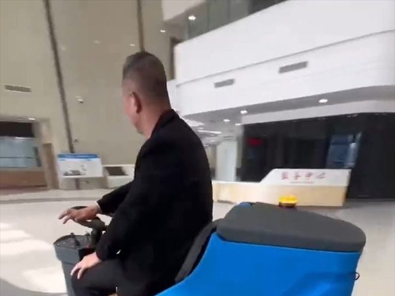 洗地机吸拖一体