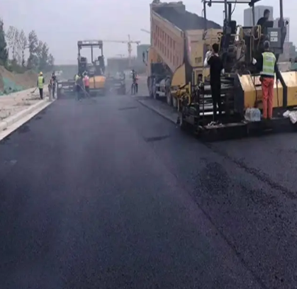 道路沥青摊铺
